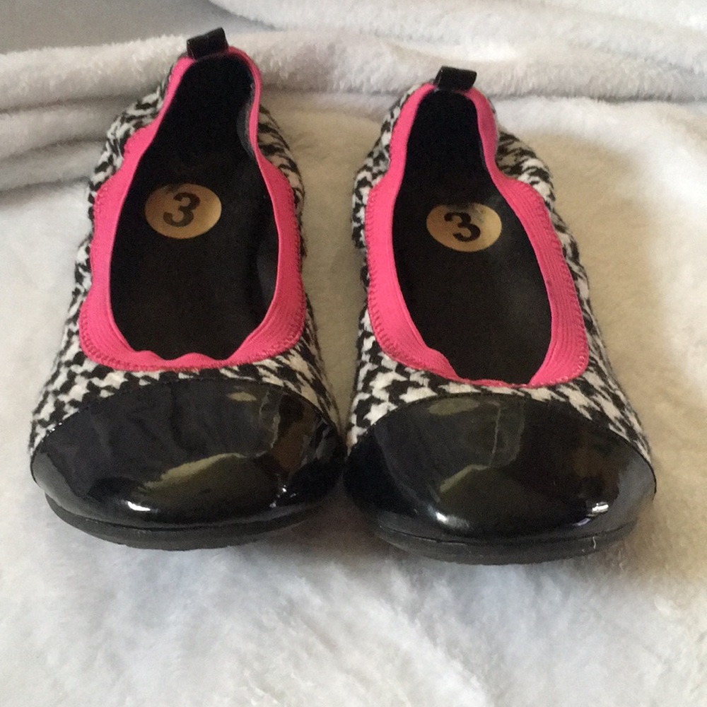 Shoes - Picture 4 of 4